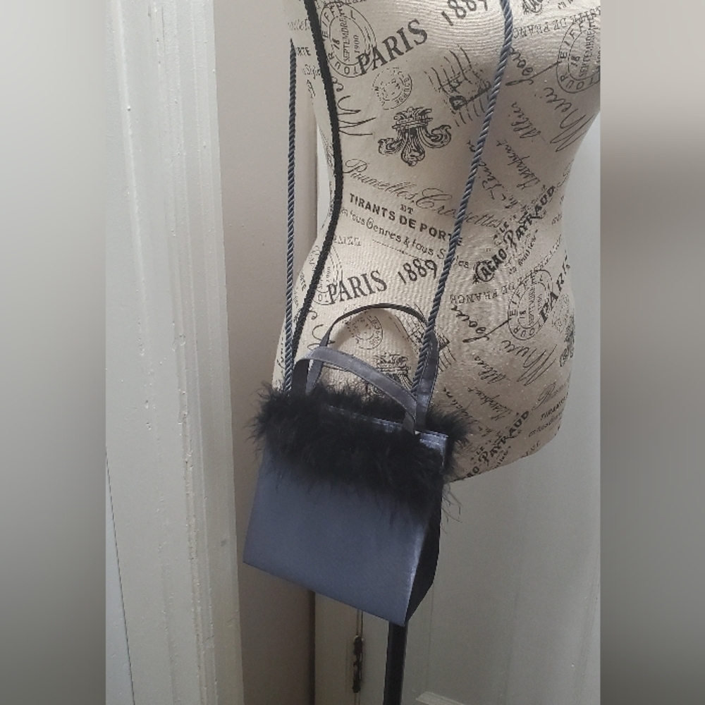 Grey Feather Top Handbag. 🌴 - Picture 4 of 4